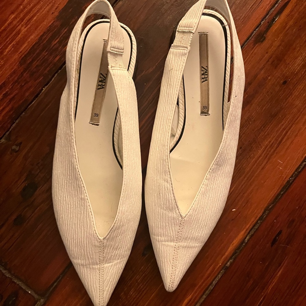 Zara point flats!